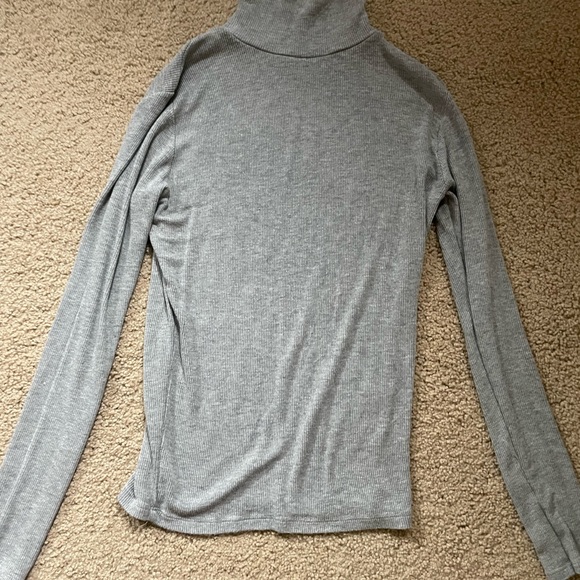 Brandy Melville, grey turtleneck, one size - Picture 2 of 2